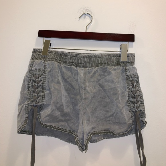Express Dark Green / Gray Laced High Waist shorts size XS - Picture 2 of 9